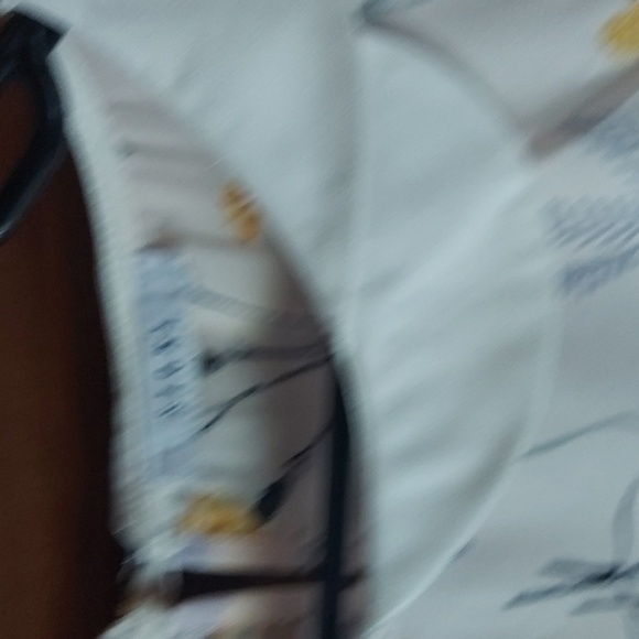 beautiful delicate floral blouse - Picture 2 of 3